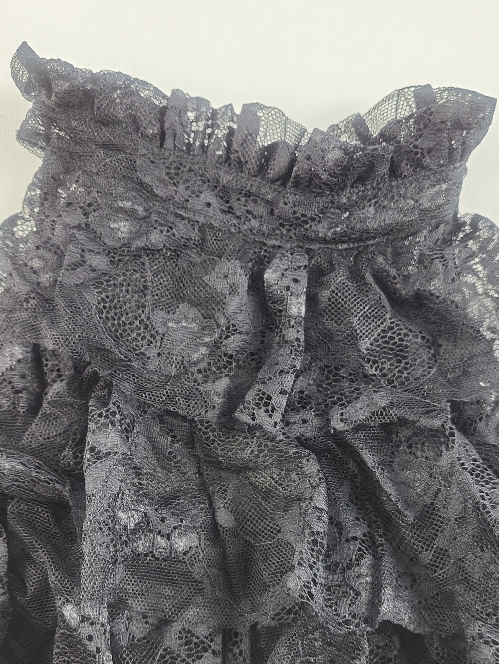 Melanie Lyne Black Lace Tiered Ruffle Mock Neck Sleeveless Top - Picture 3 of 9